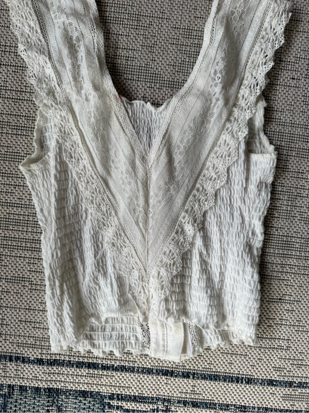 Free People Lace Boho Chic Top Size Small. Slight Stain On Inside - Picture 4 of 5